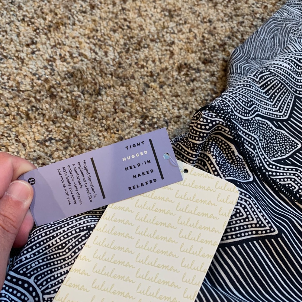 Lululemon dotty tribal tights size 2 - Picture 6 of 6